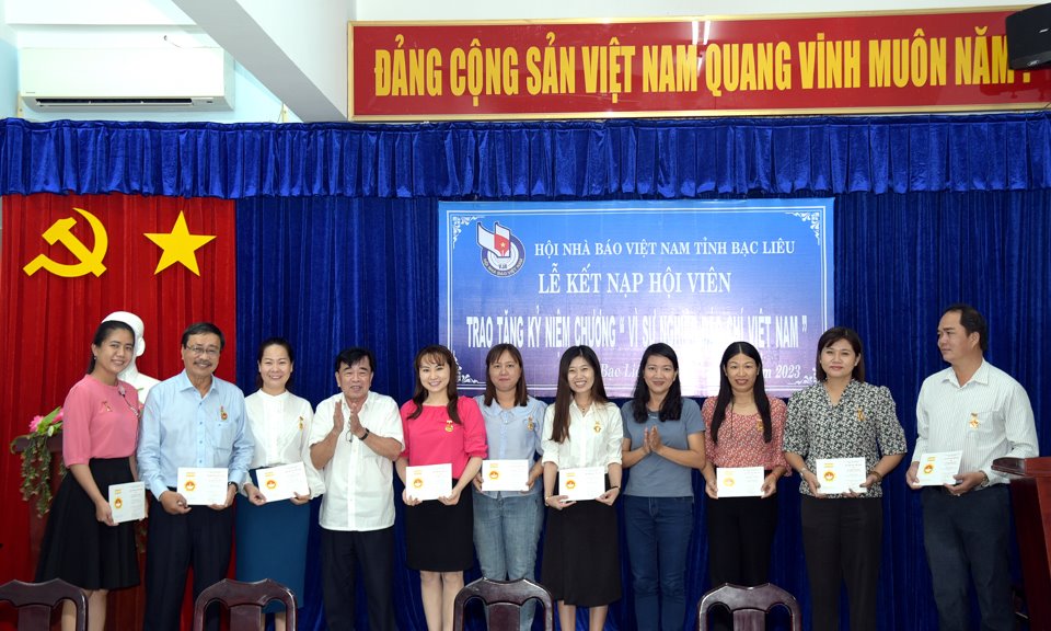 22 hội viên được kết nạp, tặng Kỷ niệm chương “Vì sự nghiệp báo chí Việt Nam”