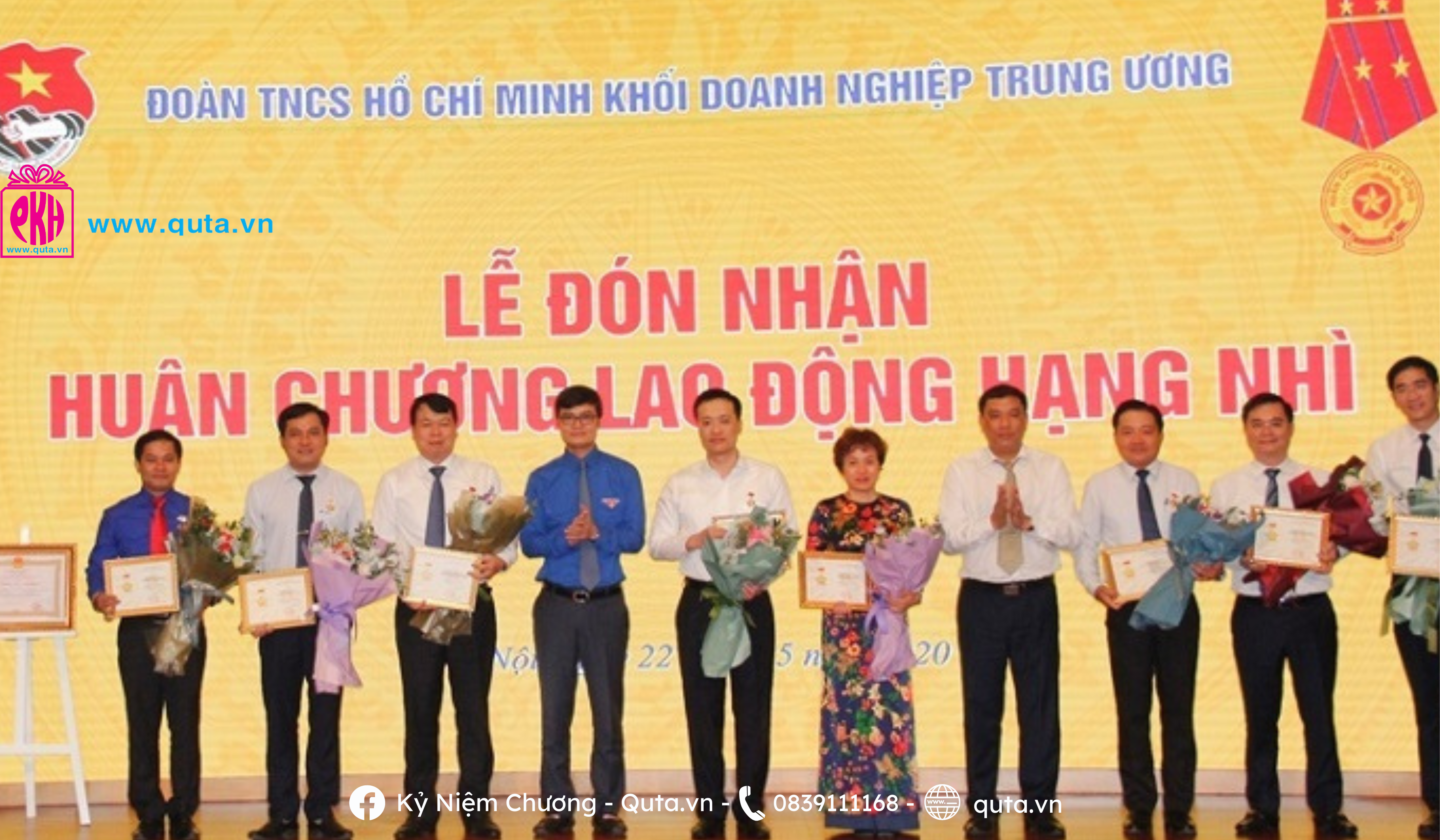 Vietcombank đón nhận kỷ niệm chương 'Vì thế hệ trẻ'