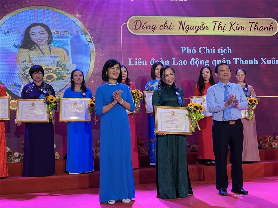 Xét tặng Kỷ niệm chương “Vì sự phát triển của Phụ Nữ Việt Nam”